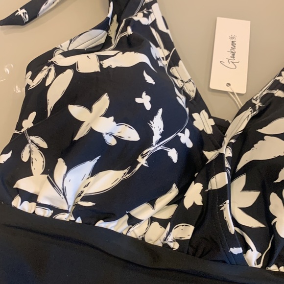 Glowbeam 1 Piece Ruched Black and White Swimsuit Size 1X Tummy Control NWT - Picture 4 of 15